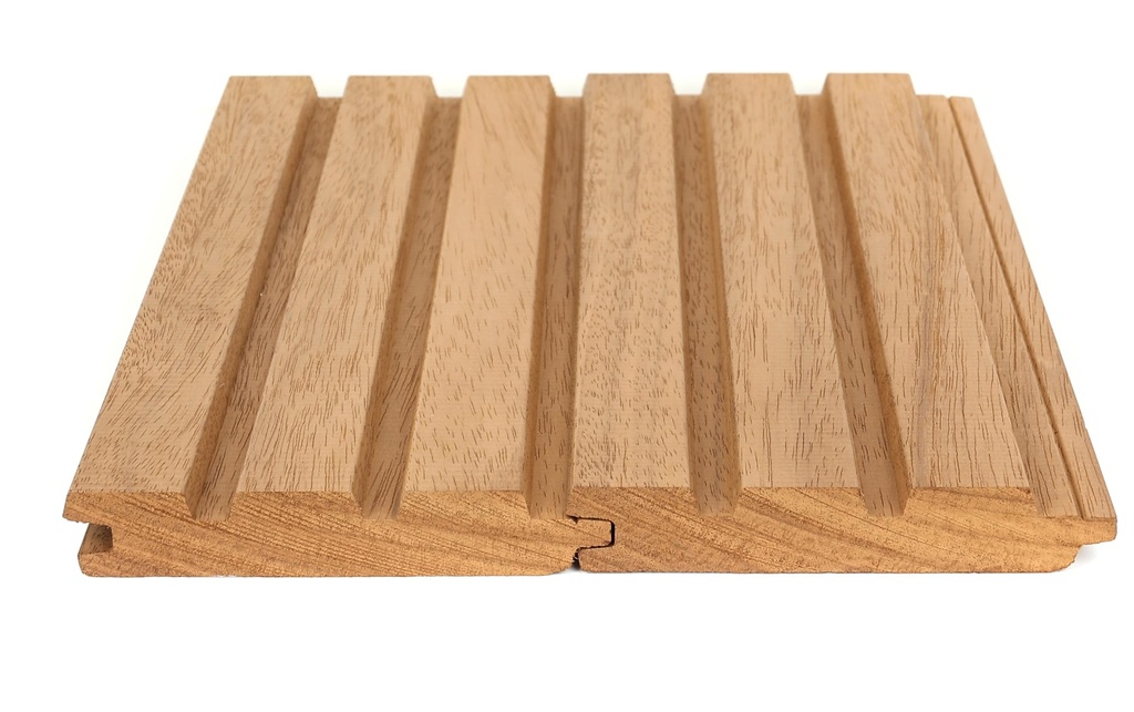 Trio Iroko gevelbekleding | 2.6x13.5cm -restant 24,68 m2-