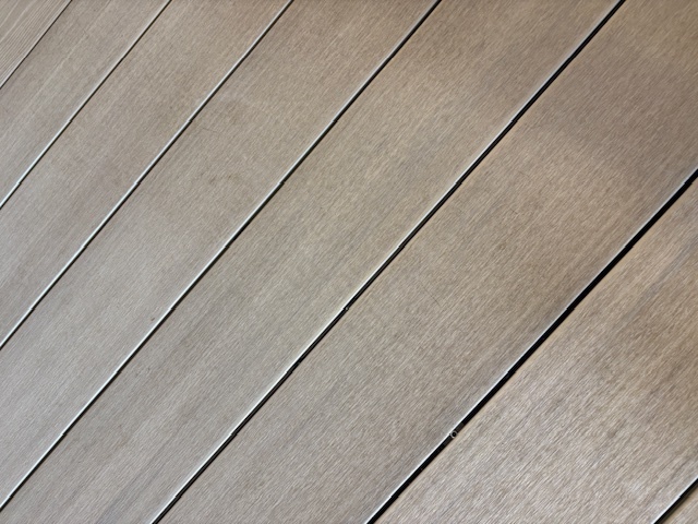 Prime Deck | 19cm | Sanded Beach - restant 20m² - compleet met hardhout onderregel, afwerkplinten en clips.